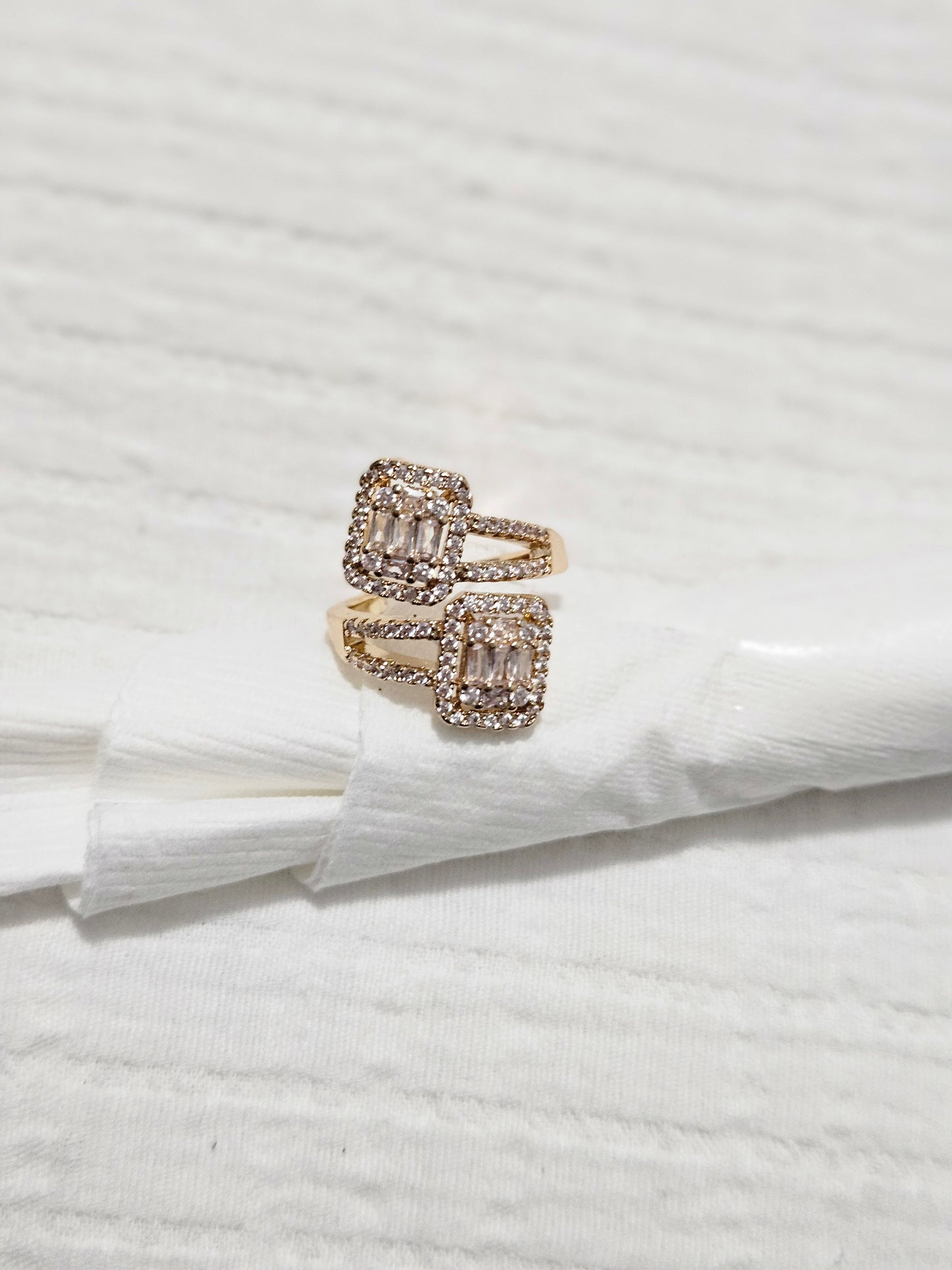 Ajustable two square ring with diamonds.