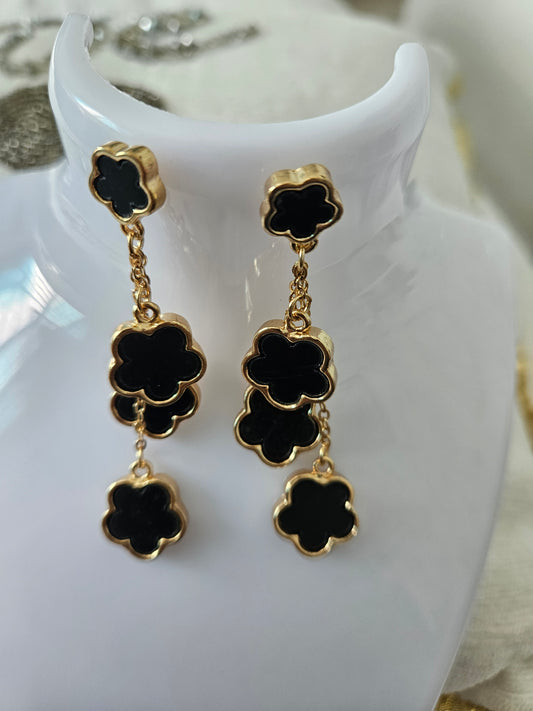 (Copia) Three-tier earrings. They are always in motion..color black